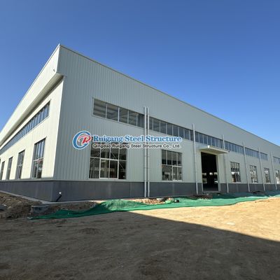 Коммерческое здание с готовой стальной конструкцией
